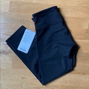 NWT Lululemon Wunder Under Crop lll